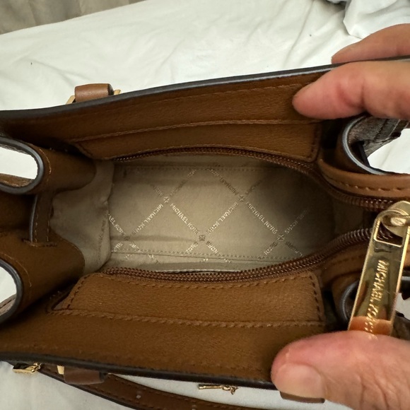 Cross body bag - Picture 3 of 5